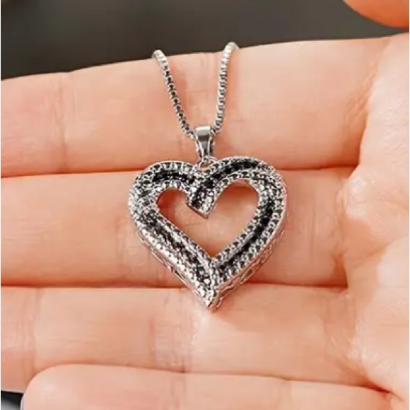 Black & Silver Toned Textured Heart Necklace - Picture 3 of 6